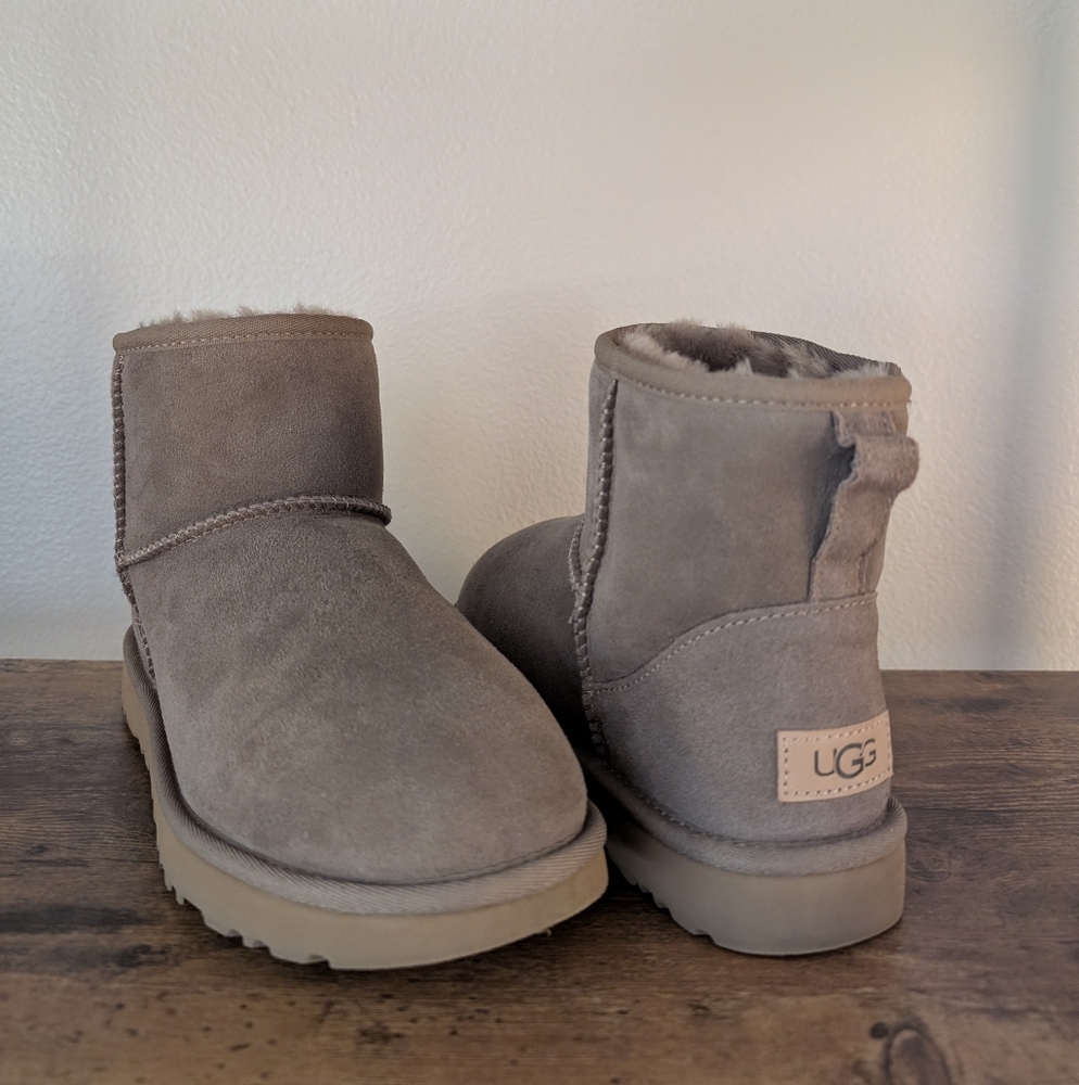 UGG Mini Size 8